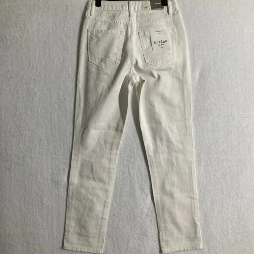 NWT Buckle Bridge by Gly Womens Jeans 24x27 Mom Fit White Denim Distressed Pants